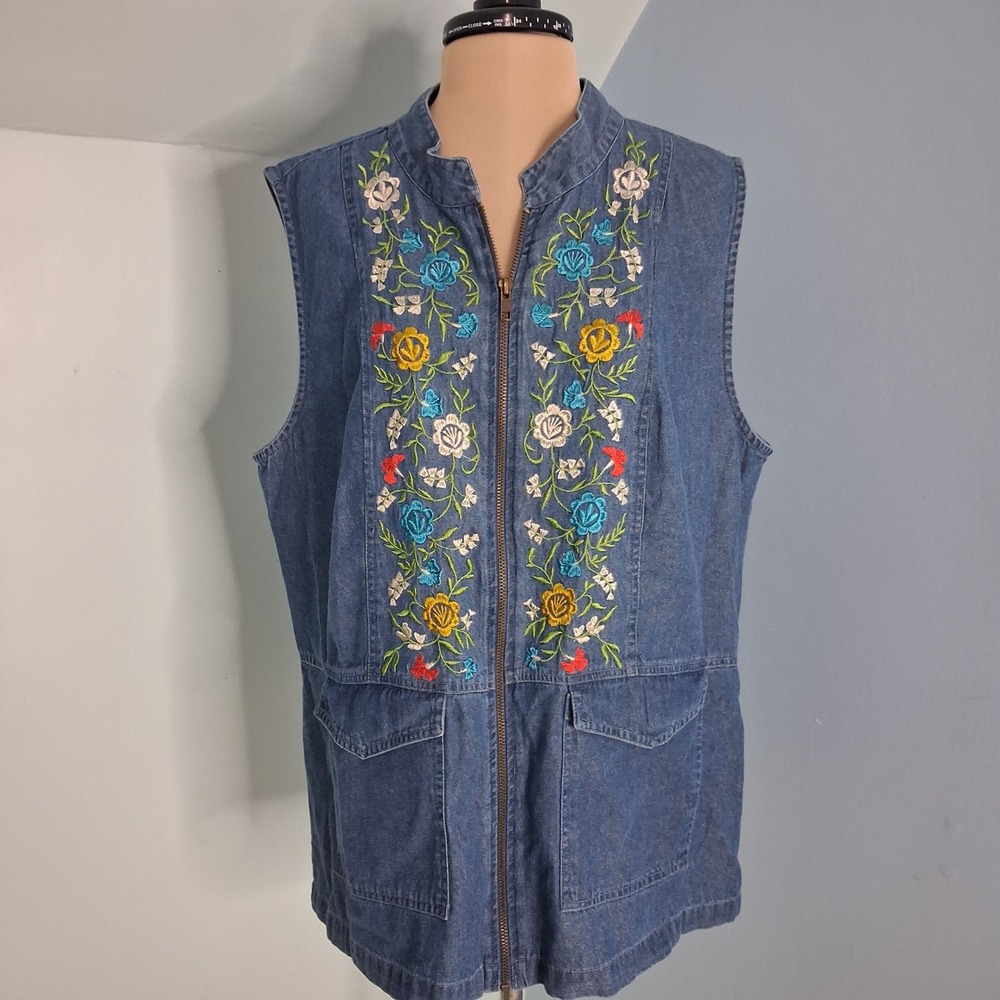 Country Store Womens Blue Denim‎ Floral Embroidered Zip Up Vest Size M Western